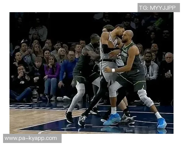 米奇谈文班遭戈贝尔垫脚经历直言疼痛但坚持完赛应无大碍