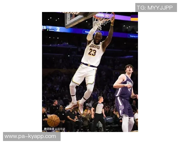 詹姆斯职业生涯首次在比赛最后一分钟遭遇盖帽与抢断的双重挑战